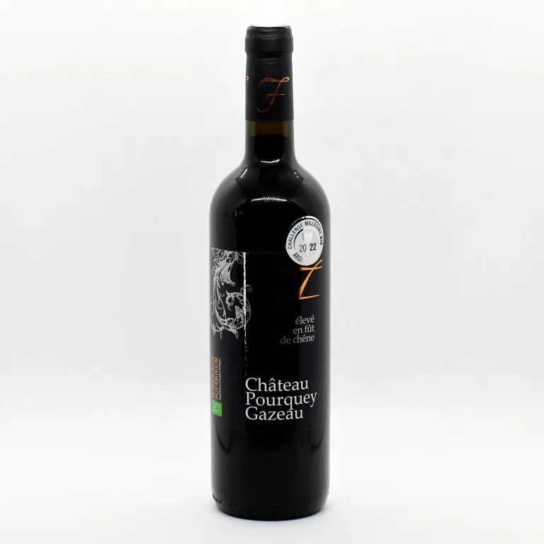vin rouge en fût de chêne de bordeaux